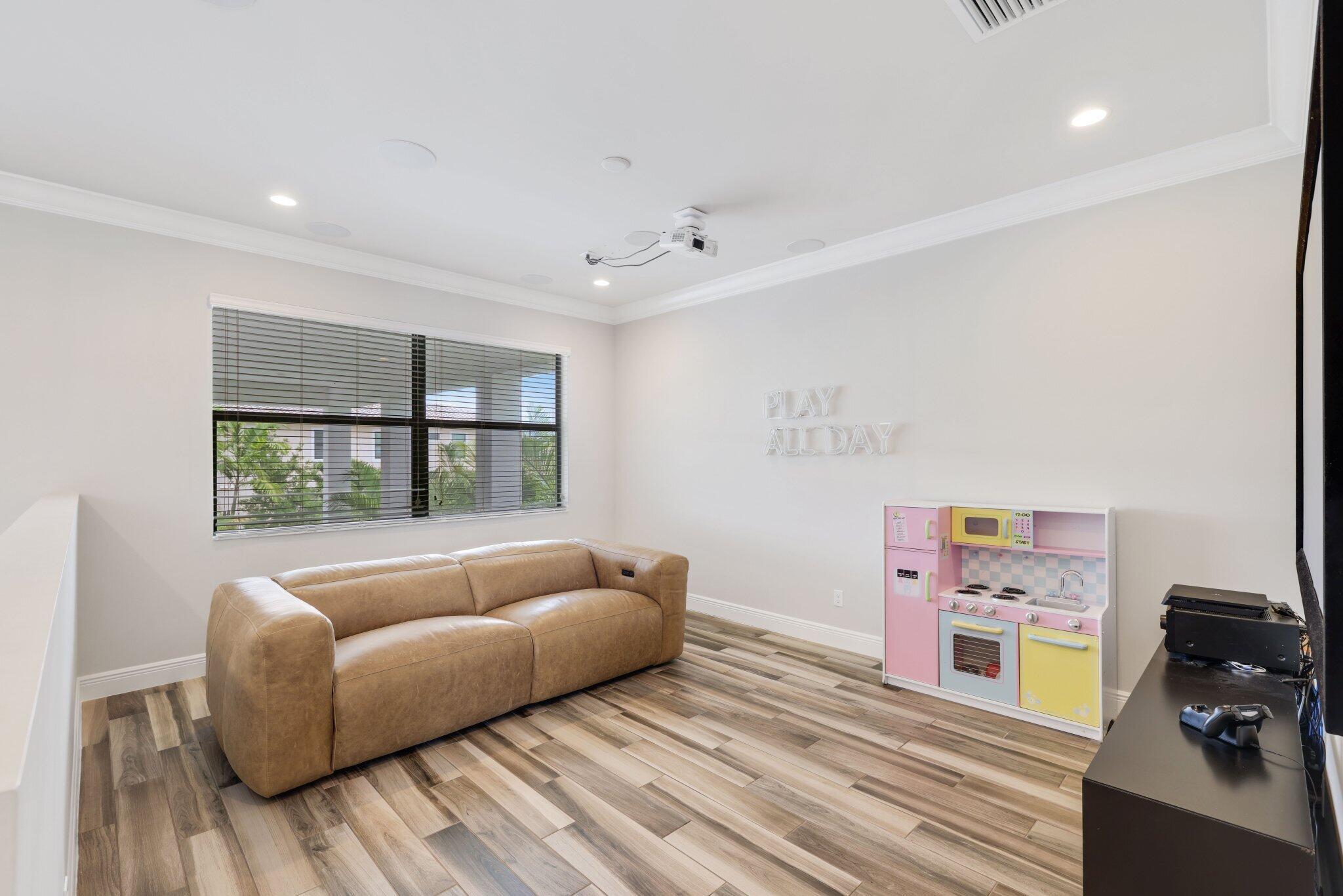 ROYAL PALM POLO - Residential