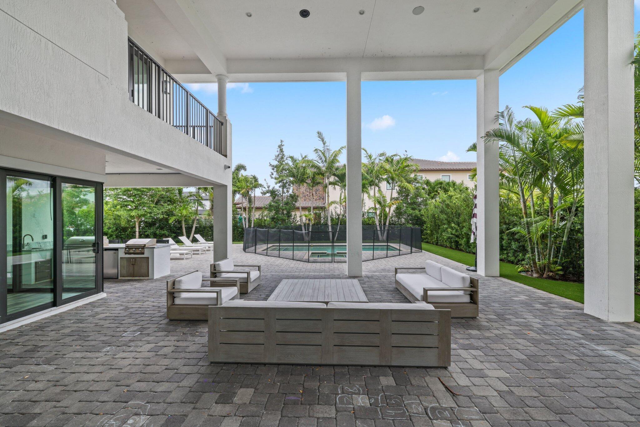 ROYAL PALM POLO - Residential