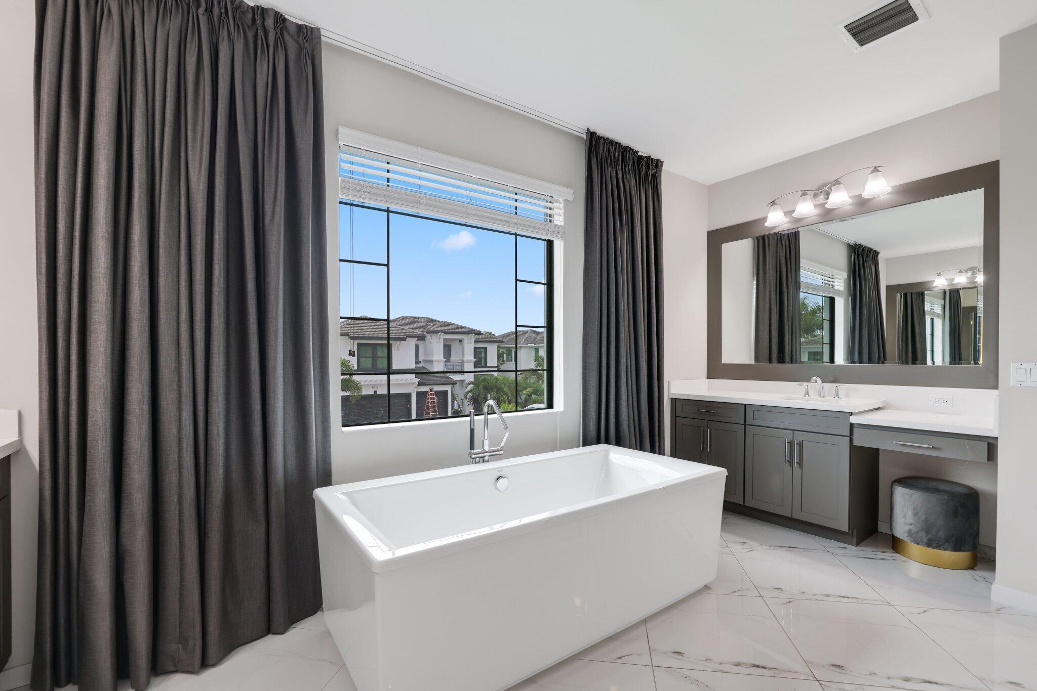 ROYAL PALM POLO - Residential