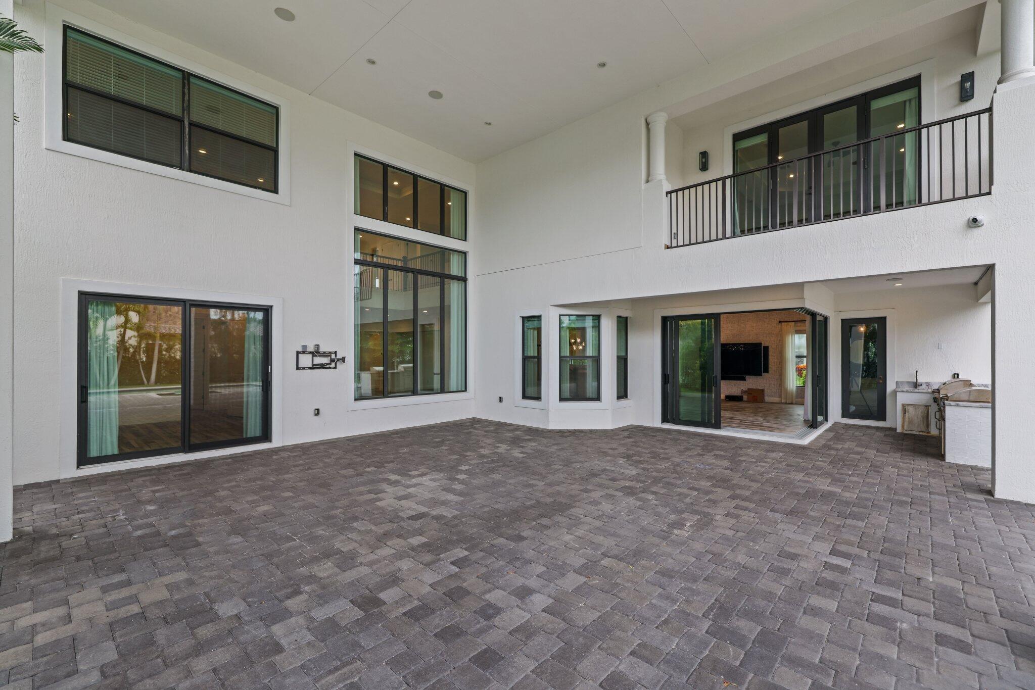 ROYAL PALM POLO - Residential