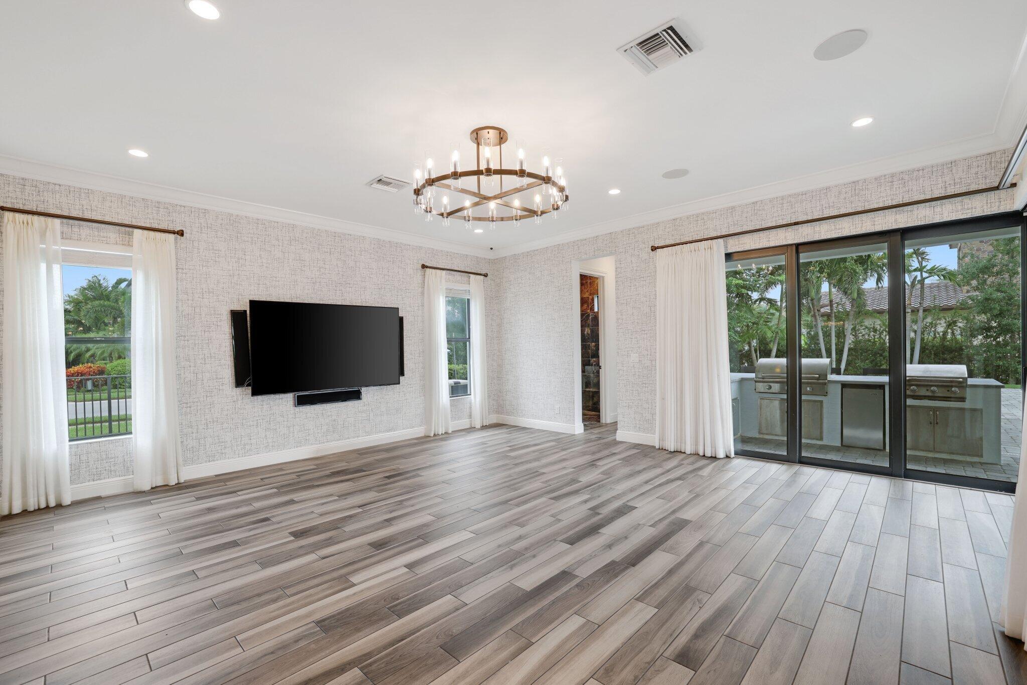 ROYAL PALM POLO - Residential