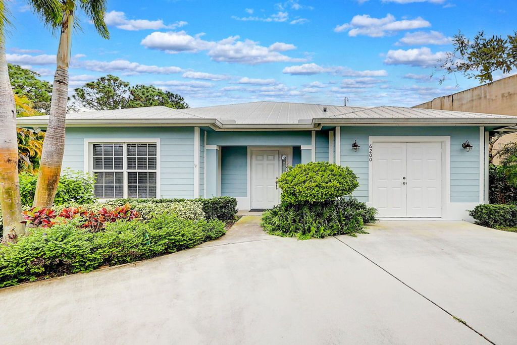 Photo of 6200 Heather Street, Jupiter, FL 33458 (MLS # R10930444)