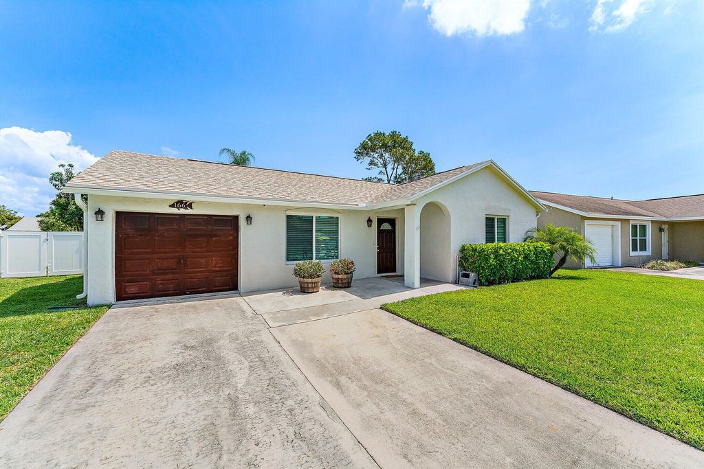 Photo of 166 Banyan Circle, Jupiter, FL 33458 (MLS # R10920945)