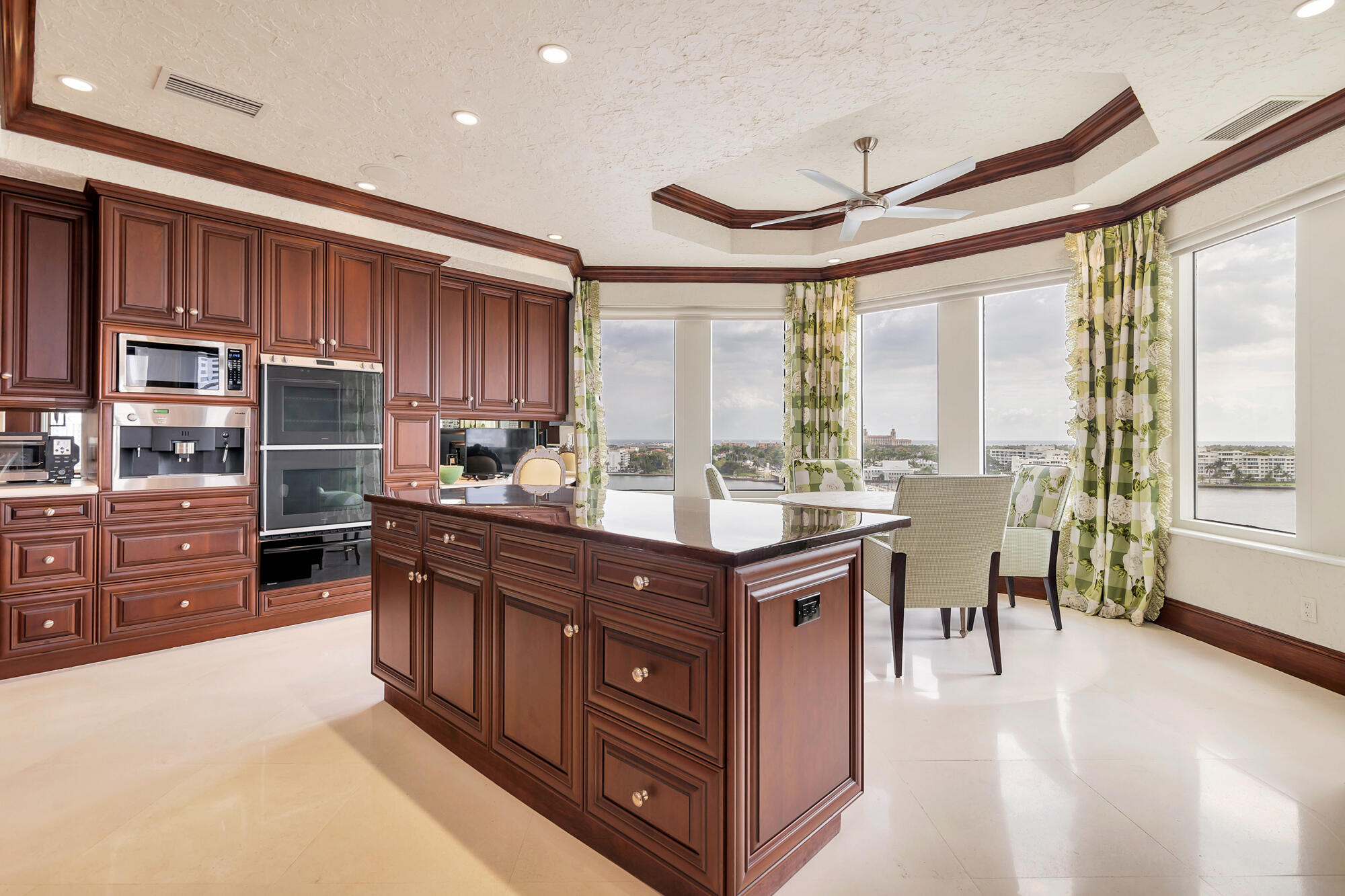 ONE WATERMARK PLACE OF THE PALM BEACHES - Residential