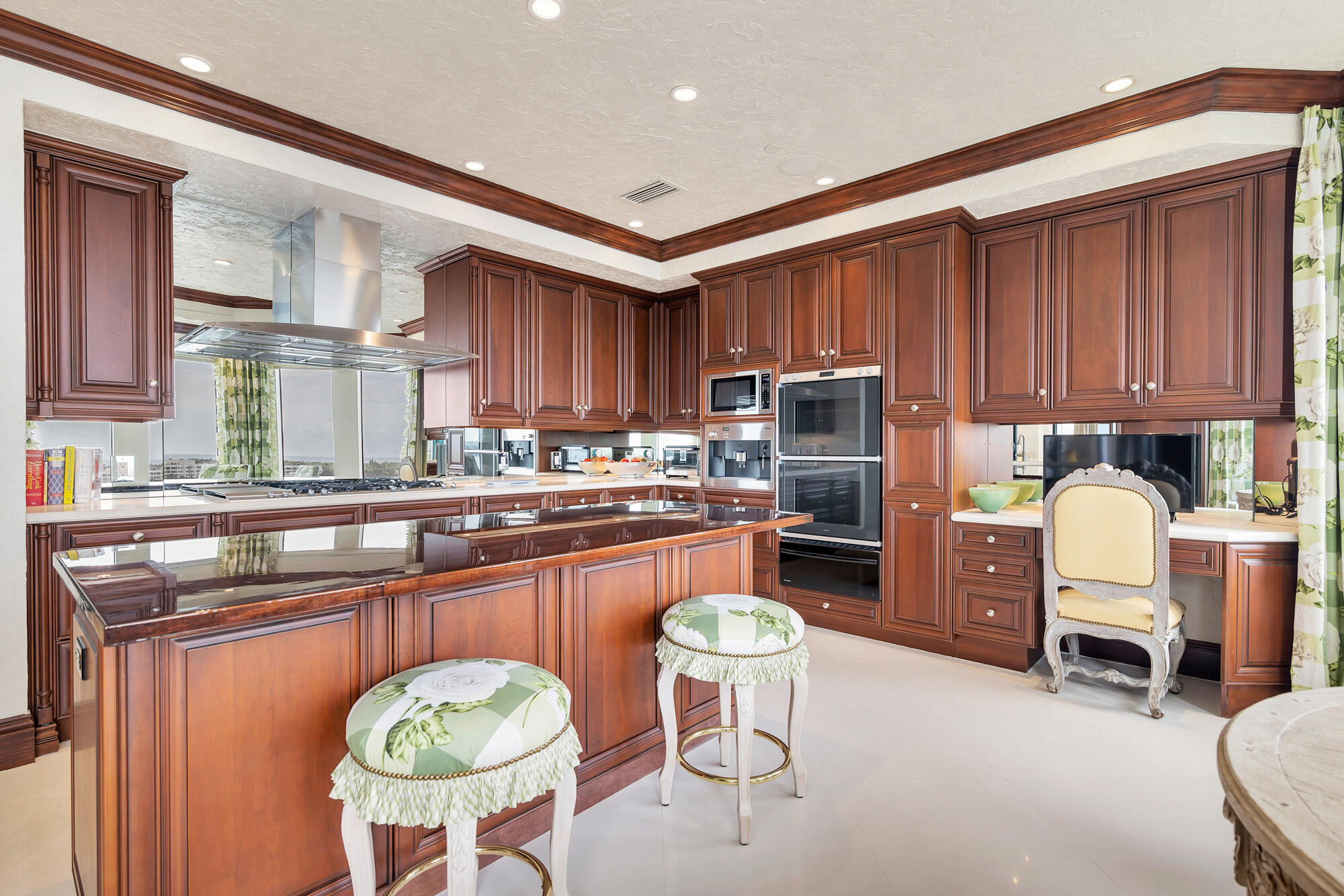 ONE WATERMARK PLACE OF THE PALM BEACHES - Residential