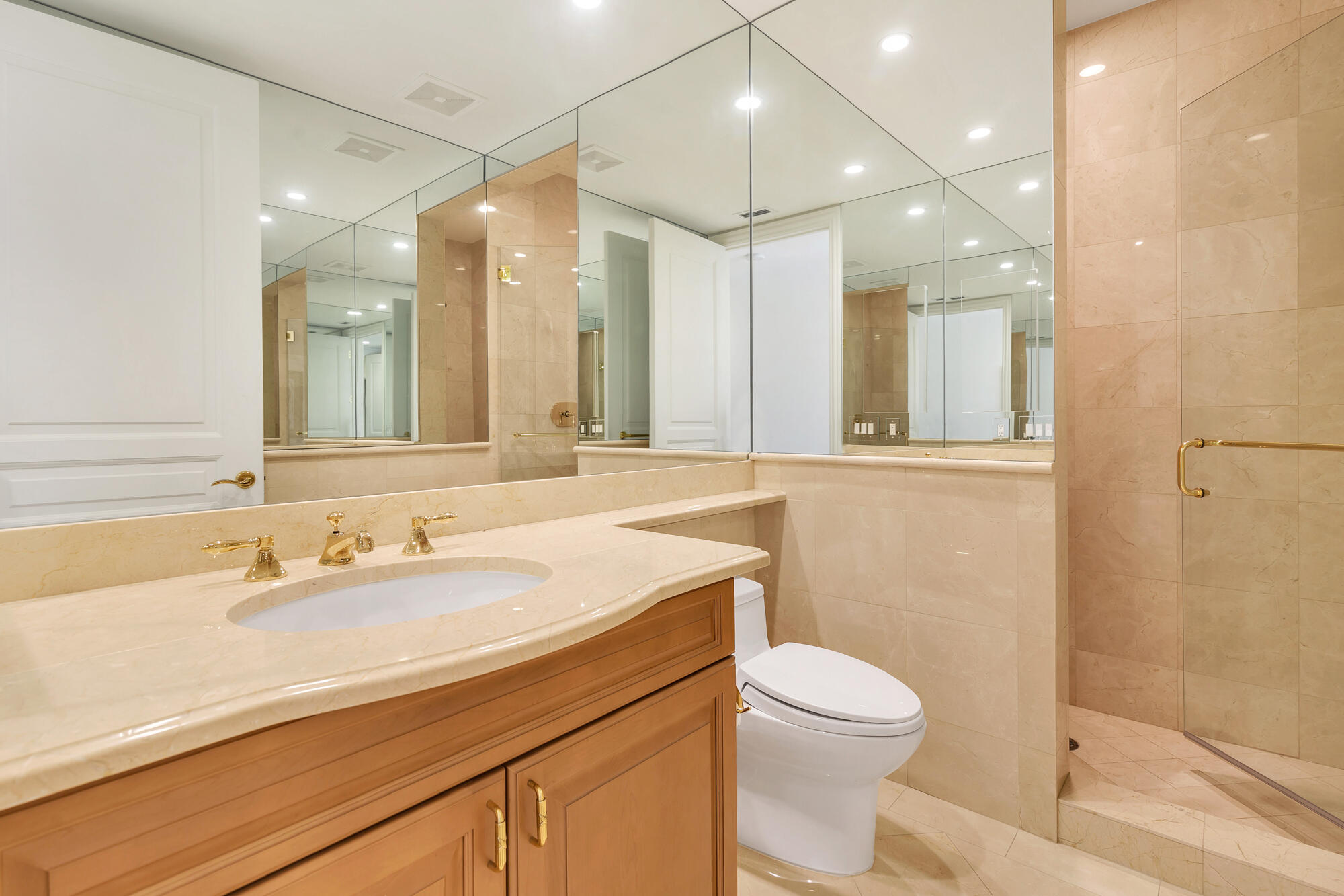 ONE WATERMARK PLACE OF THE PALM BEACHES - Residential