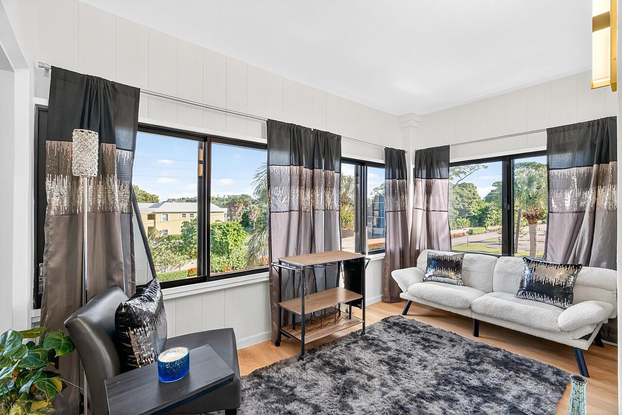 CONQUISTADOR CONDO - Residential