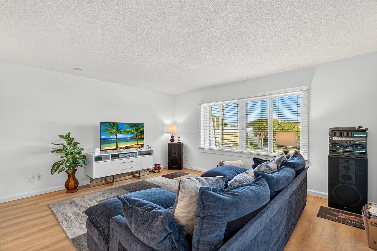 CONQUISTADOR CONDO - Residential