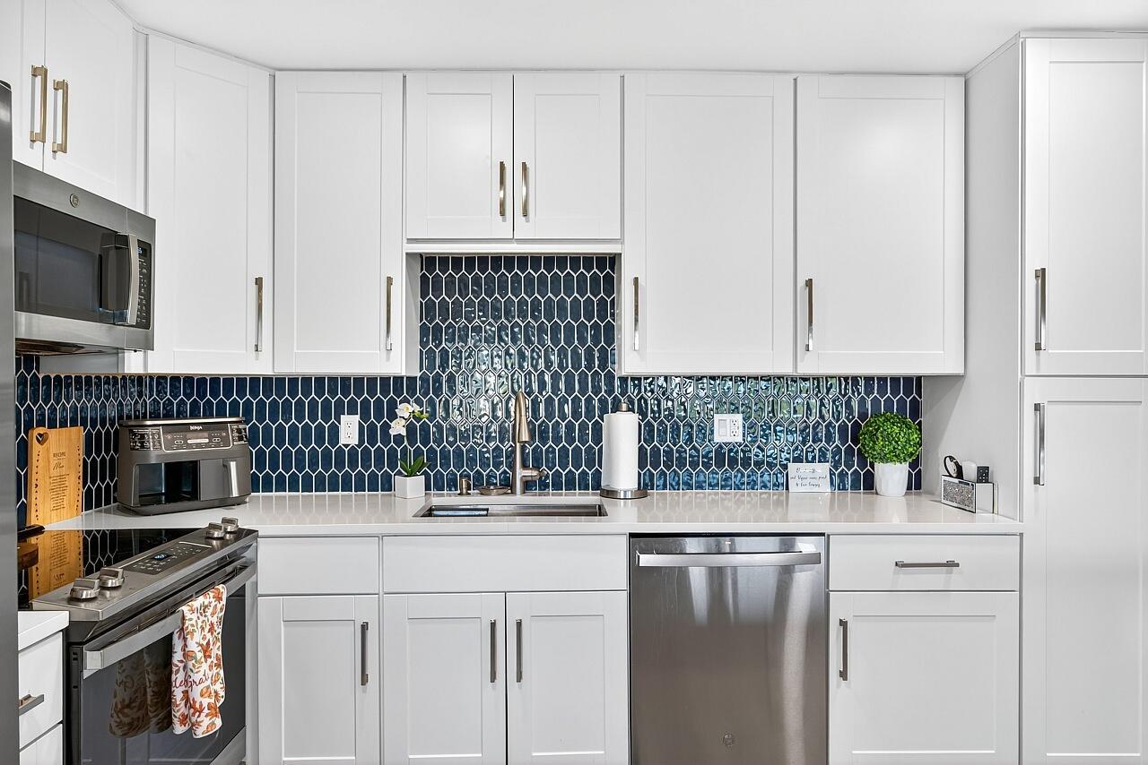 CONQUISTADOR CONDO - Residential