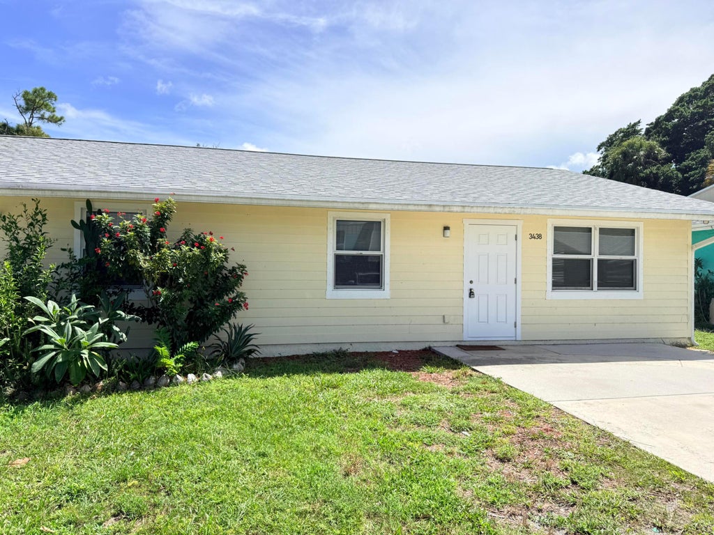 Photo of 3438 SE IRIS Street, Stuart, FL 34997 (MLS # B26075199)