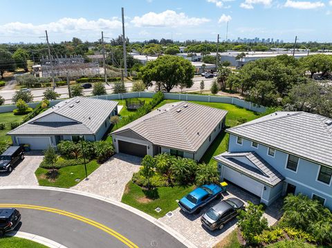 A home in Lauderdale Lakes