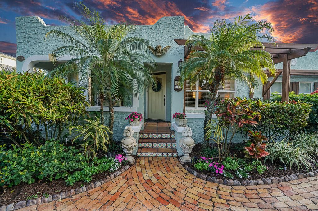 Photo of 110 NE 7th Street, Delray Beach, FL 33444 (MLS # R10964226)