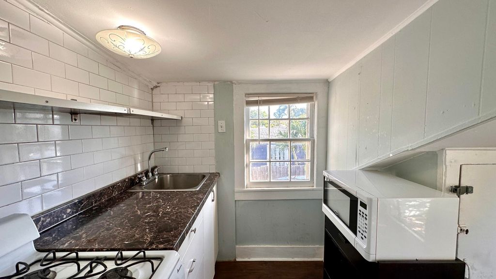 Photo of 713 N Federal Highway #4, Lake Worth Beach, FL 33460 (MLS # R10989529)