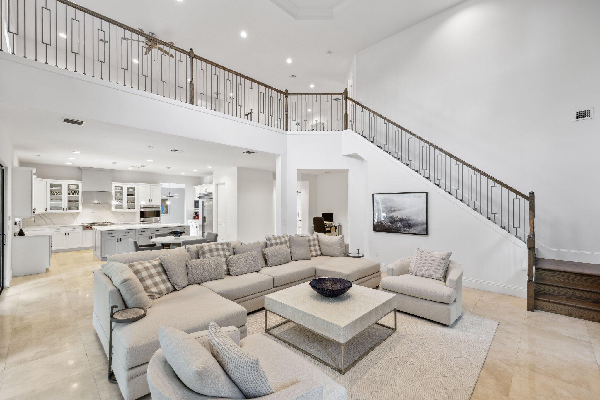 ROYAL PALM POLO - Residential