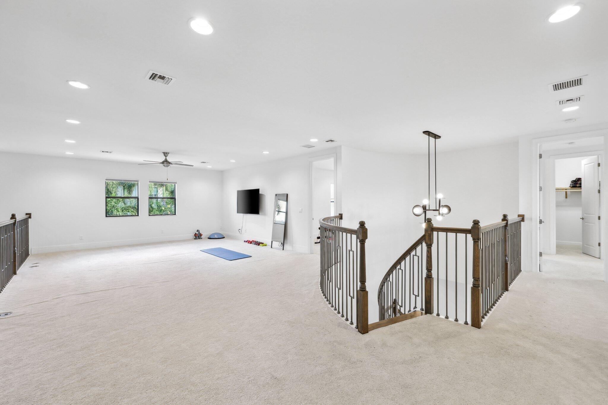 ROYAL PALM POLO - Residential