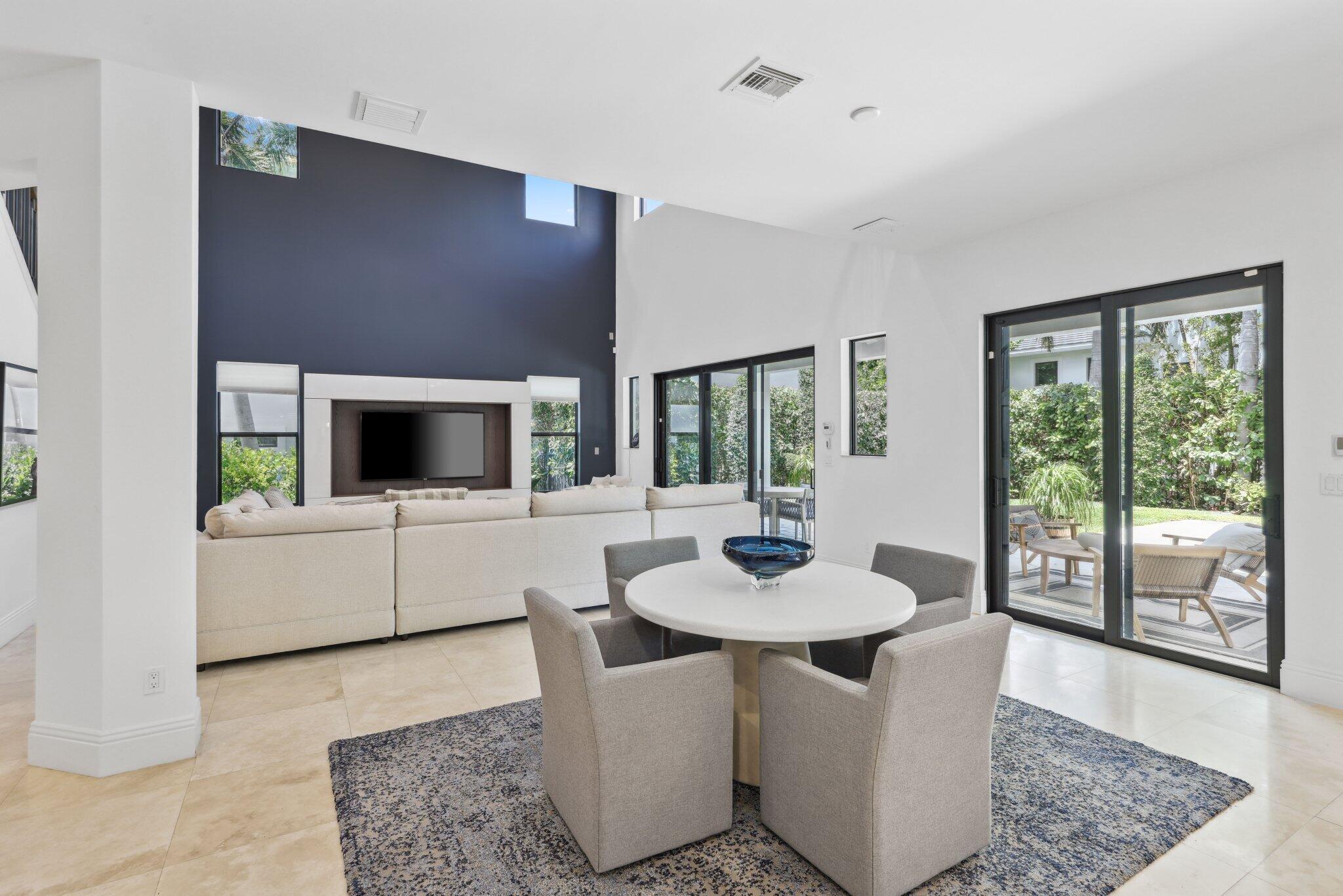 ROYAL PALM POLO - Residential