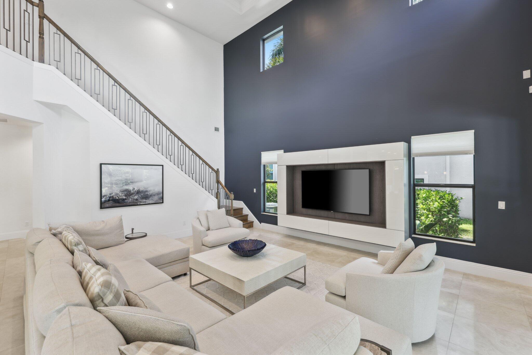 ROYAL PALM POLO - Residential