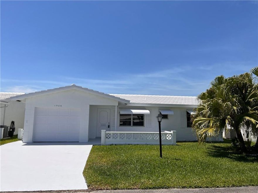 CLEAN CLEAN CLEAN!! GREAT 2/2 HOME WAITING YOUR PERSONAL TOUCHES!! WALL TO WALL GORGEOUS TILE LAYED DIAGONALLY!!  NEUTRAL PAINT THROUGHOUT!! ENCLOSED EXTENDED PATIO FAMILY ROOM NESTLED WITHIN THE ACTIVE COMMUNITY OF LEISUREVILLE OF BOYNTON BEACH !! PRICED RIGHT!!! Supra with CBS code