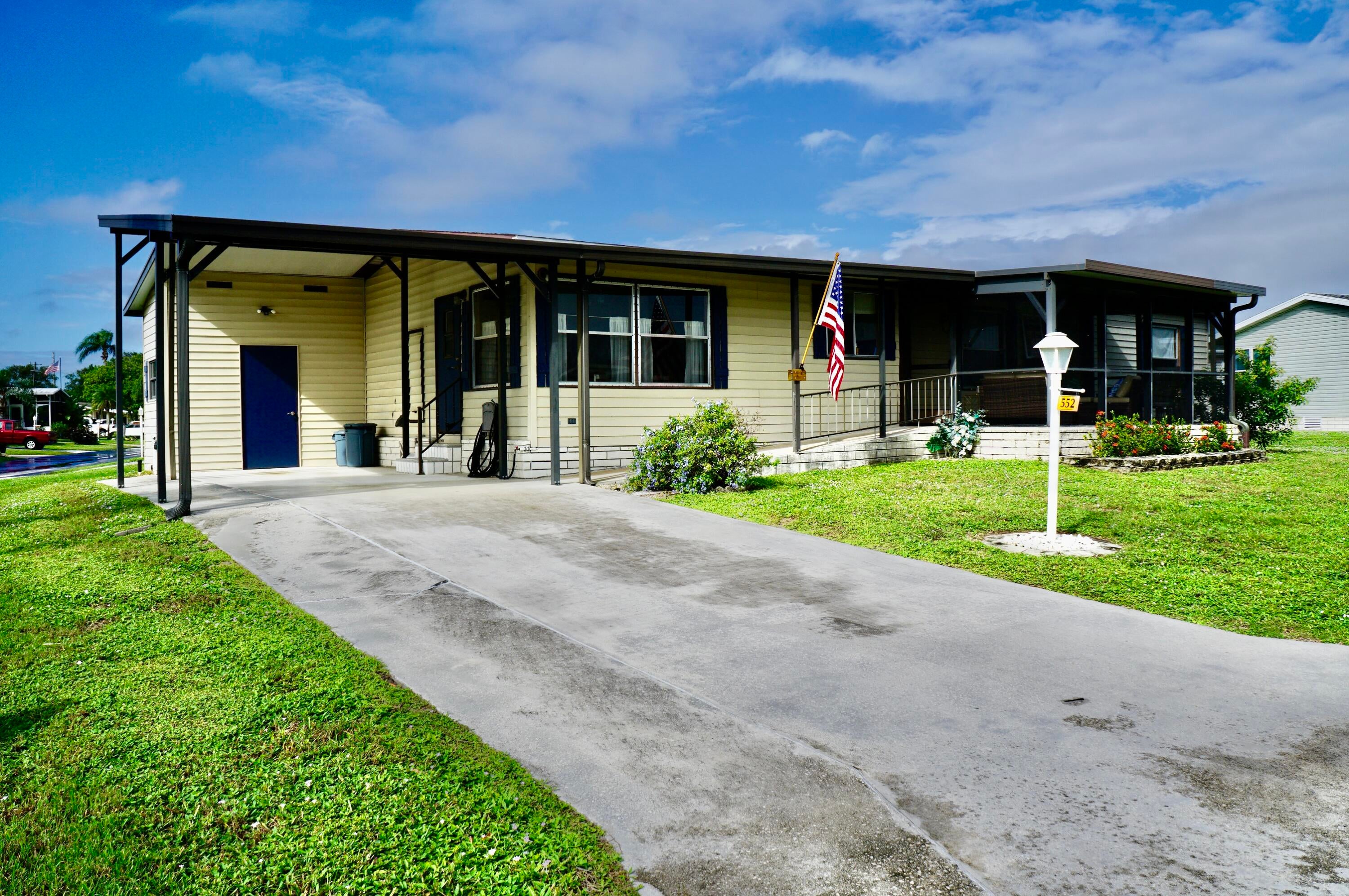 552 TROPICAL ISLES Circle