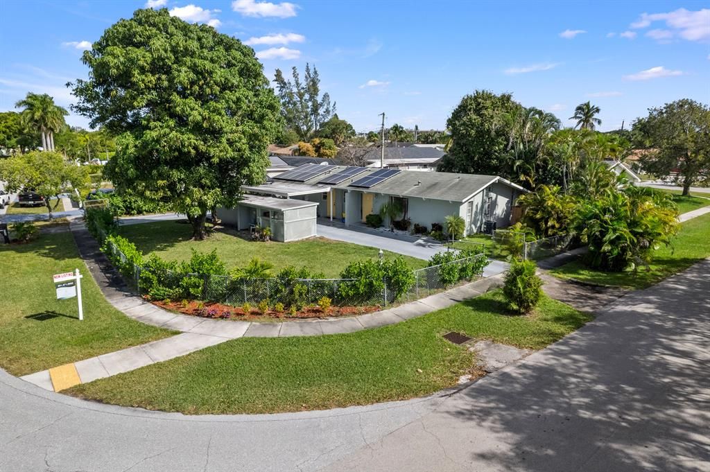 Photo of 512 Ontario Place, West Palm Beach, FL 33409 (MLS # R10863771)