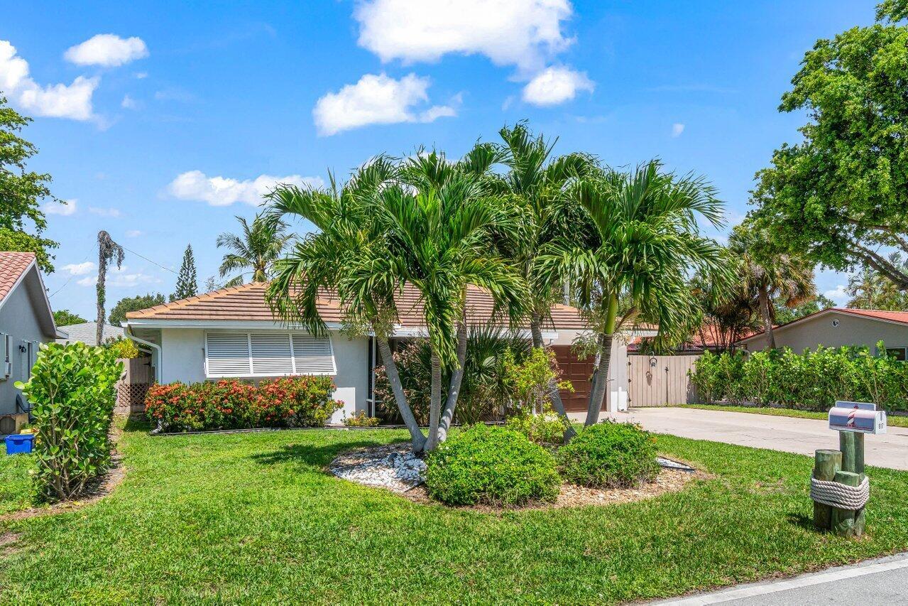 817 S Lake Drive