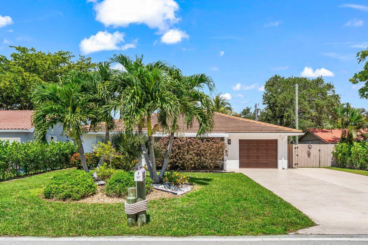 817 S Lake Drive