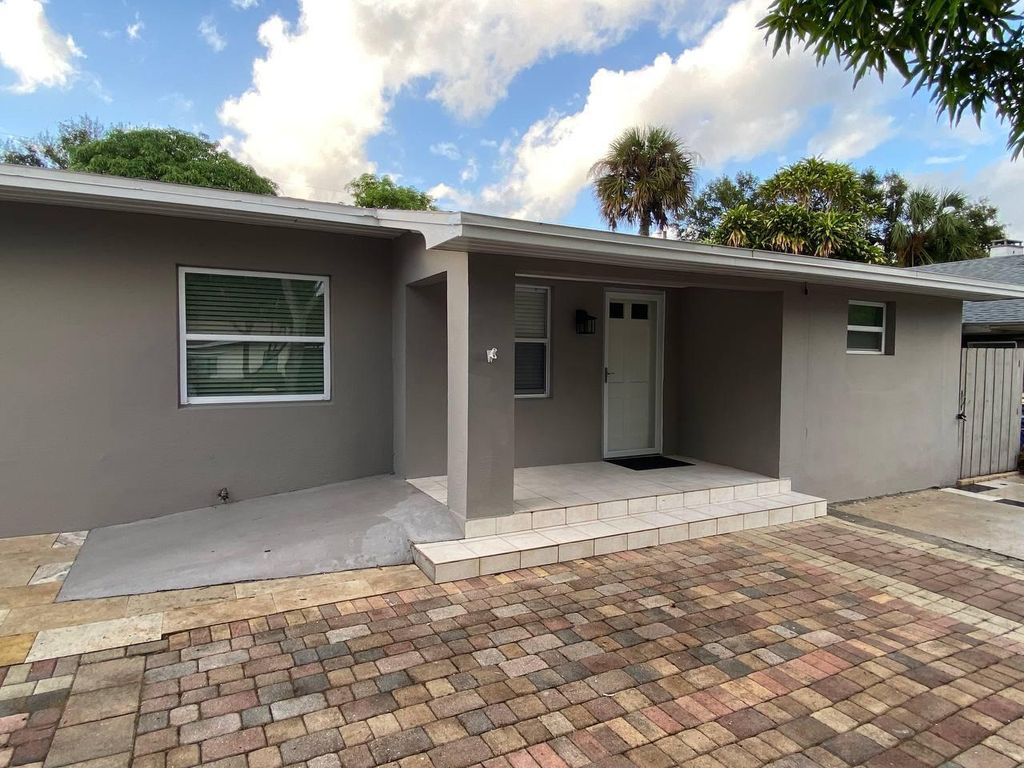 Photo of 1007 Mayflower Road, Fort Pierce, FL 34950 (MLS # R11035081)