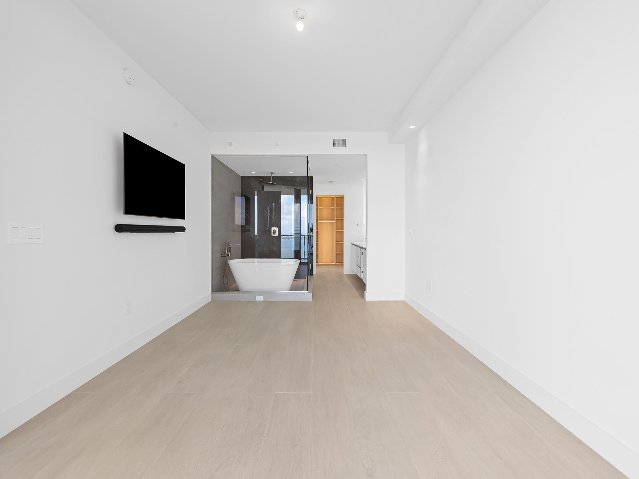 ARIA RESERVE SOUTH - Residential Lease