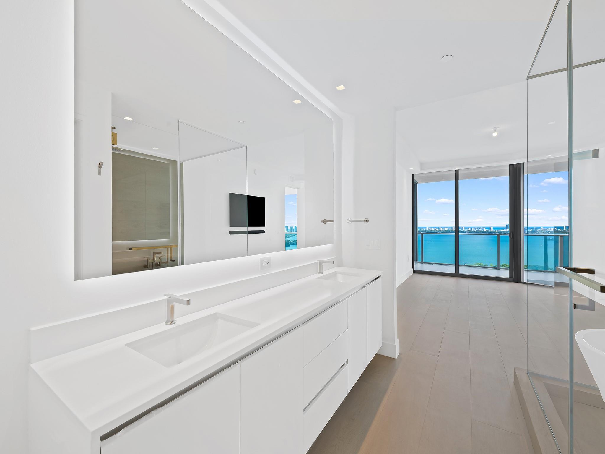 ARIA RESERVE SOUTH - Residential Lease