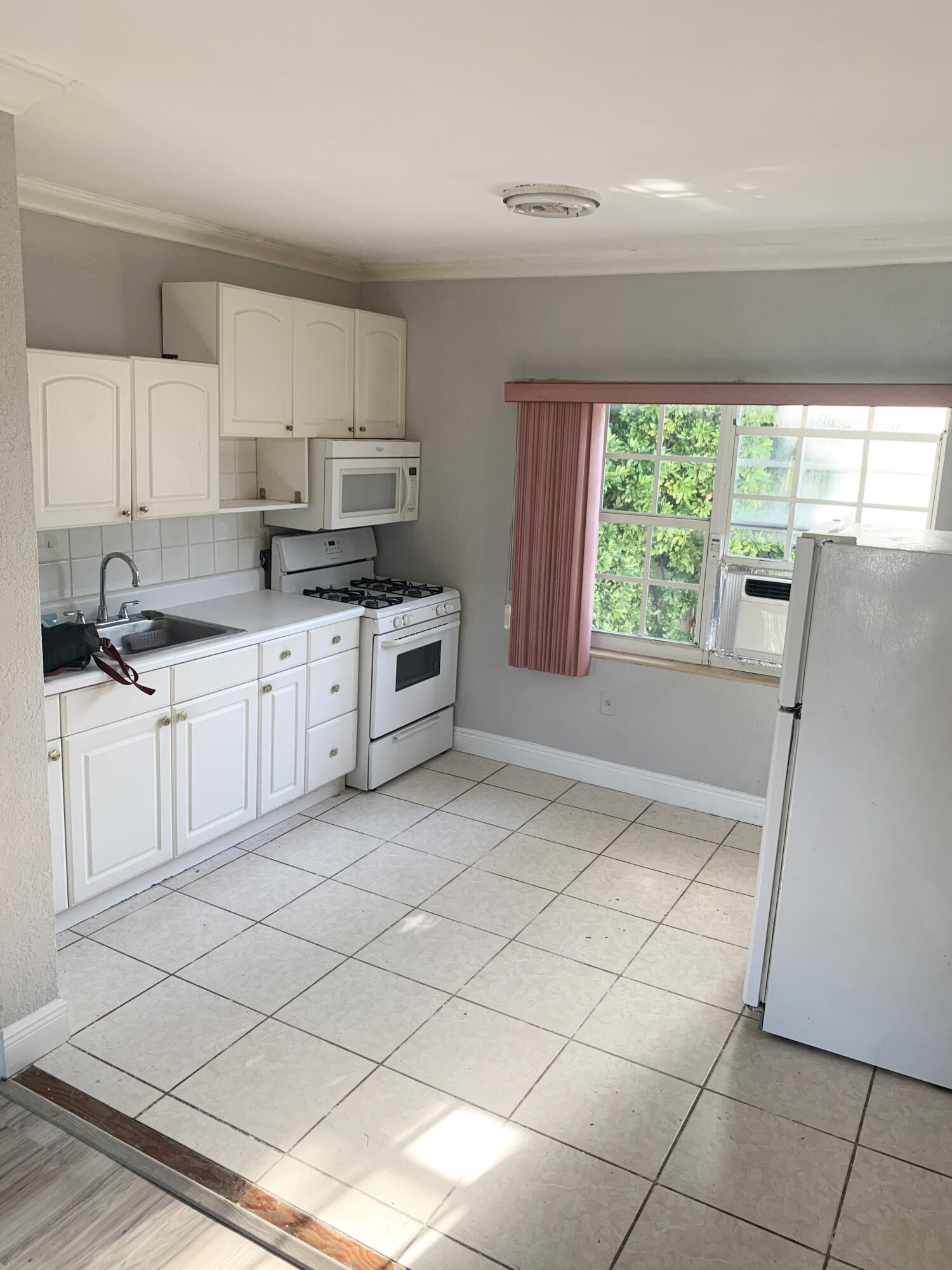 LOS JARDINES CONDO - Residential Lease