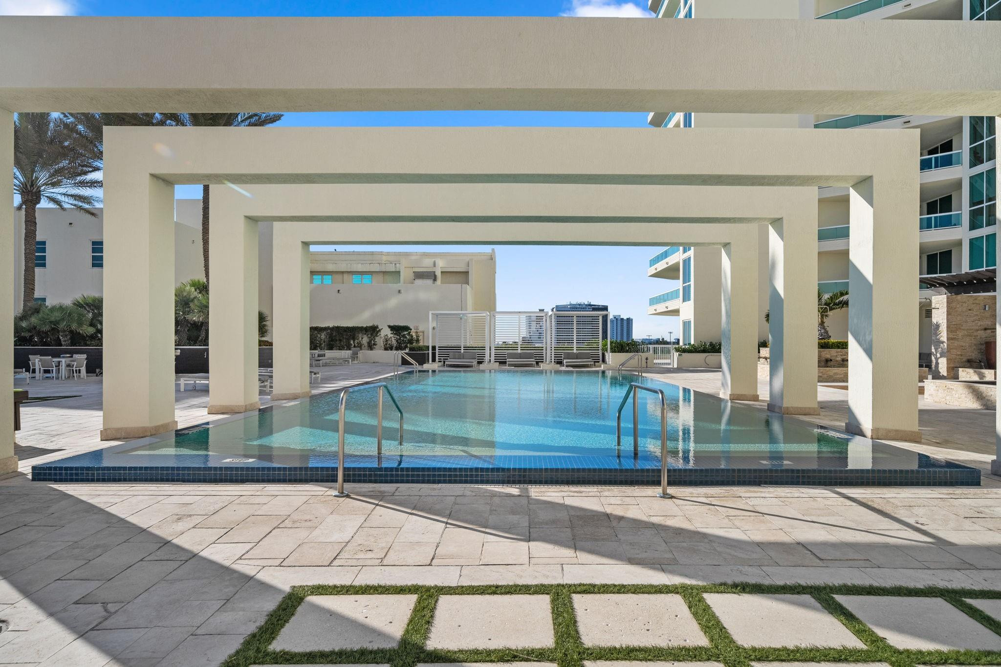 Las Olas Beach Club - Residential