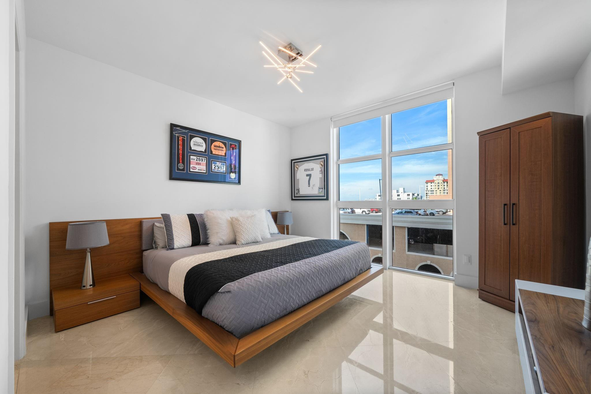 Las Olas Beach Club - Residential