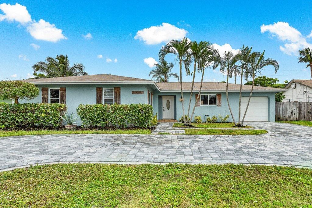 Photo of 2586 SW 10th Street, Boynton Beach, FL 33426 (MLS # R11048028)