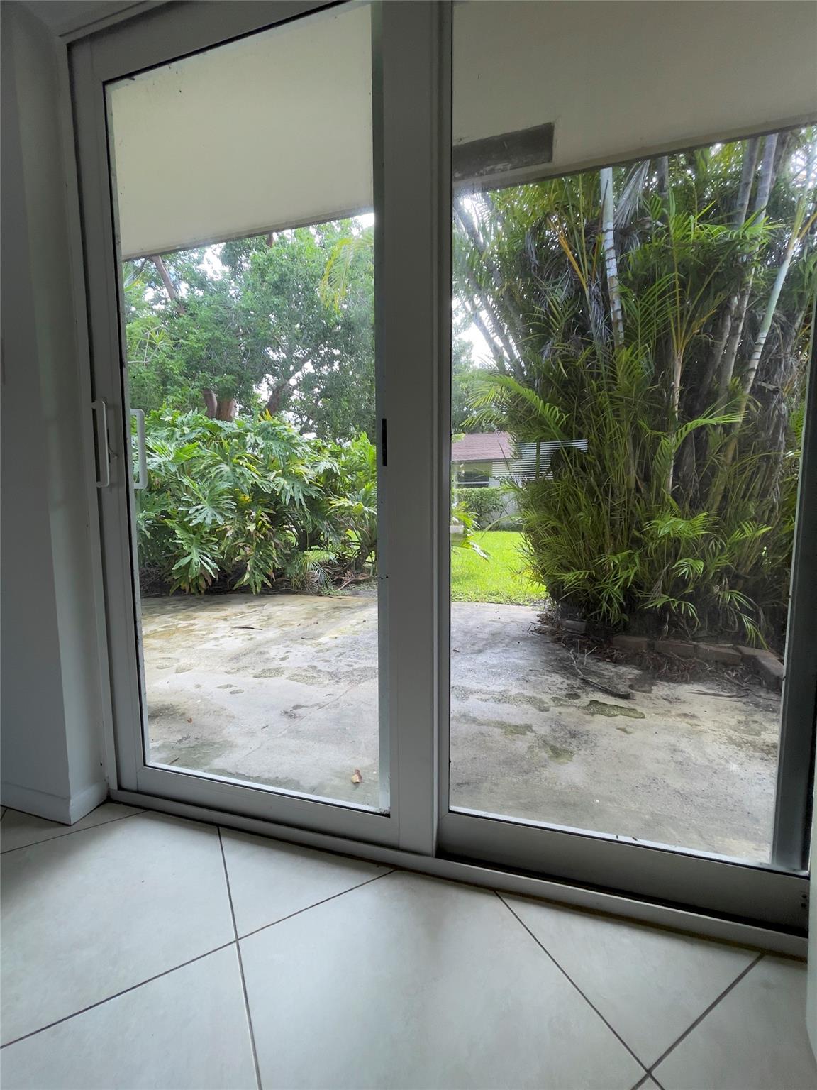 LOCATION!LOCATION! A stunning 2 Bedrooms/1 Bathroom in the tremendous area of Poinsettia Heights. The apartment was a completely remodeled custom kitchen with GRANITE COUNTERTOPS!, stainless steel appliances, bathrooms, floor, and much more! Brand new Central AC. WASHER/DRYER inside the unit. IMPACT WINDOWS. Private backyard. A few minutes away from LAS OLAS BEACH, DOWNTOWN FORT LAUDERDALE, FLL AIRPORT, restaurants, and supermarkets. Close to the best Schools in Fort Lauderdale.
RAPID APPROVAL. NO ASSOCIATION.
*MOVE-IN MO NEY BASED ON QUALIFICATIONS*
THE LEASE IS FOR 1 YEAR.
1st and last months of rent and a 1-month security deposit are required.
