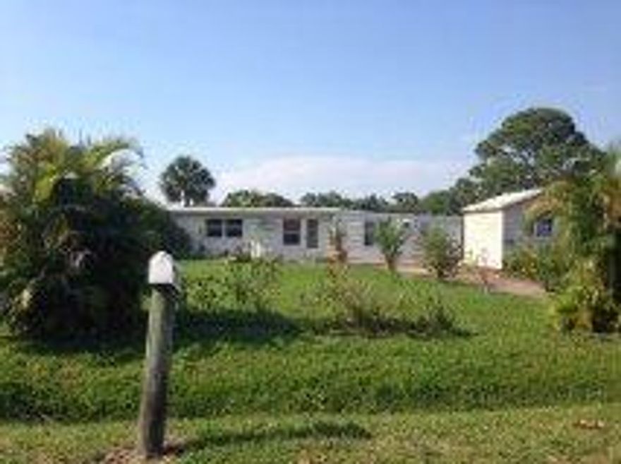 ADORABLE COTTAGE STYLE HOME IN STUART  NICE FENCED YARD, STORAGE SHED ,  3BR 2.5 BATHS  NO CREDIT OK , BACKGROUND CK ONLY,