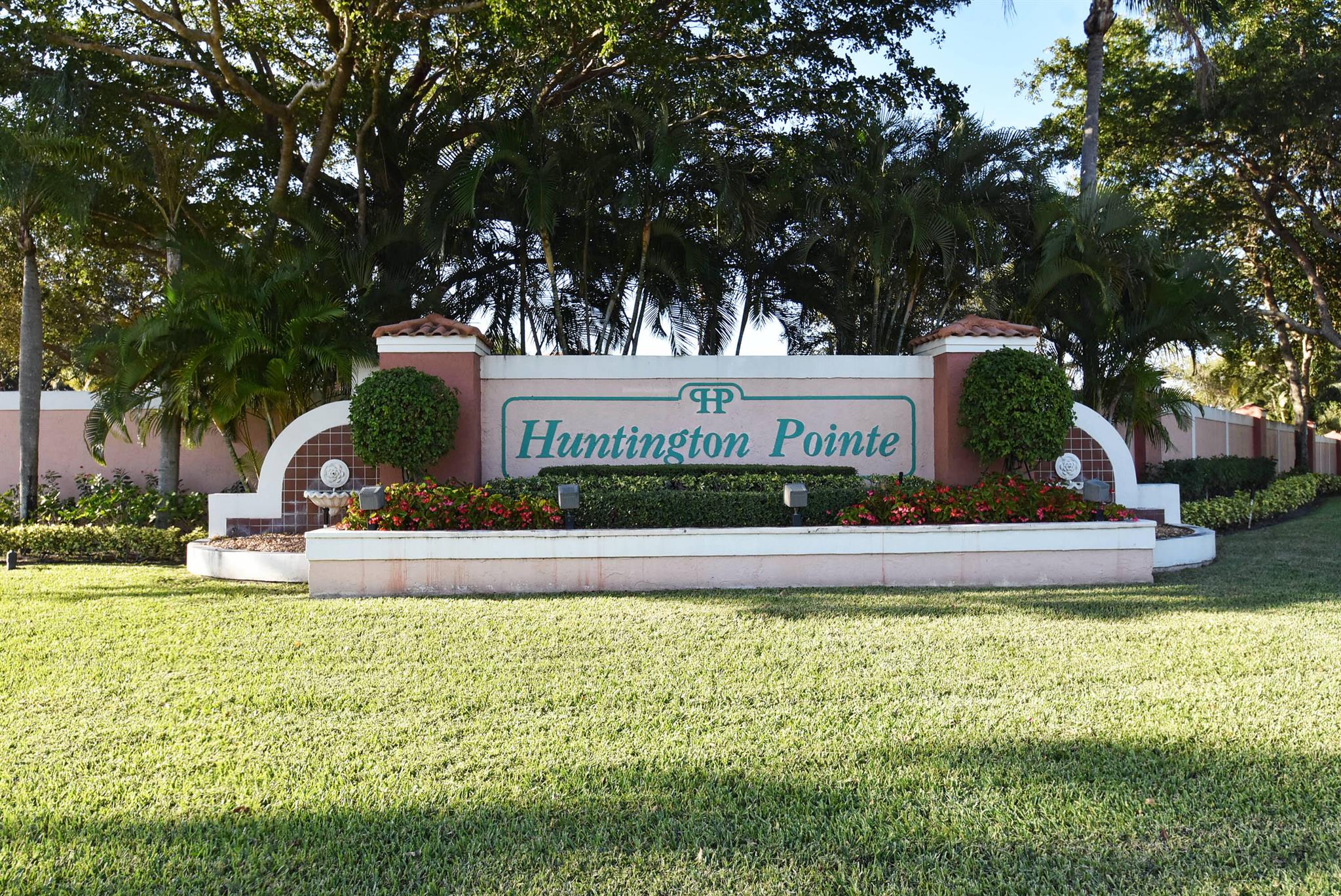 HUNTINGTON POINTE - Residential