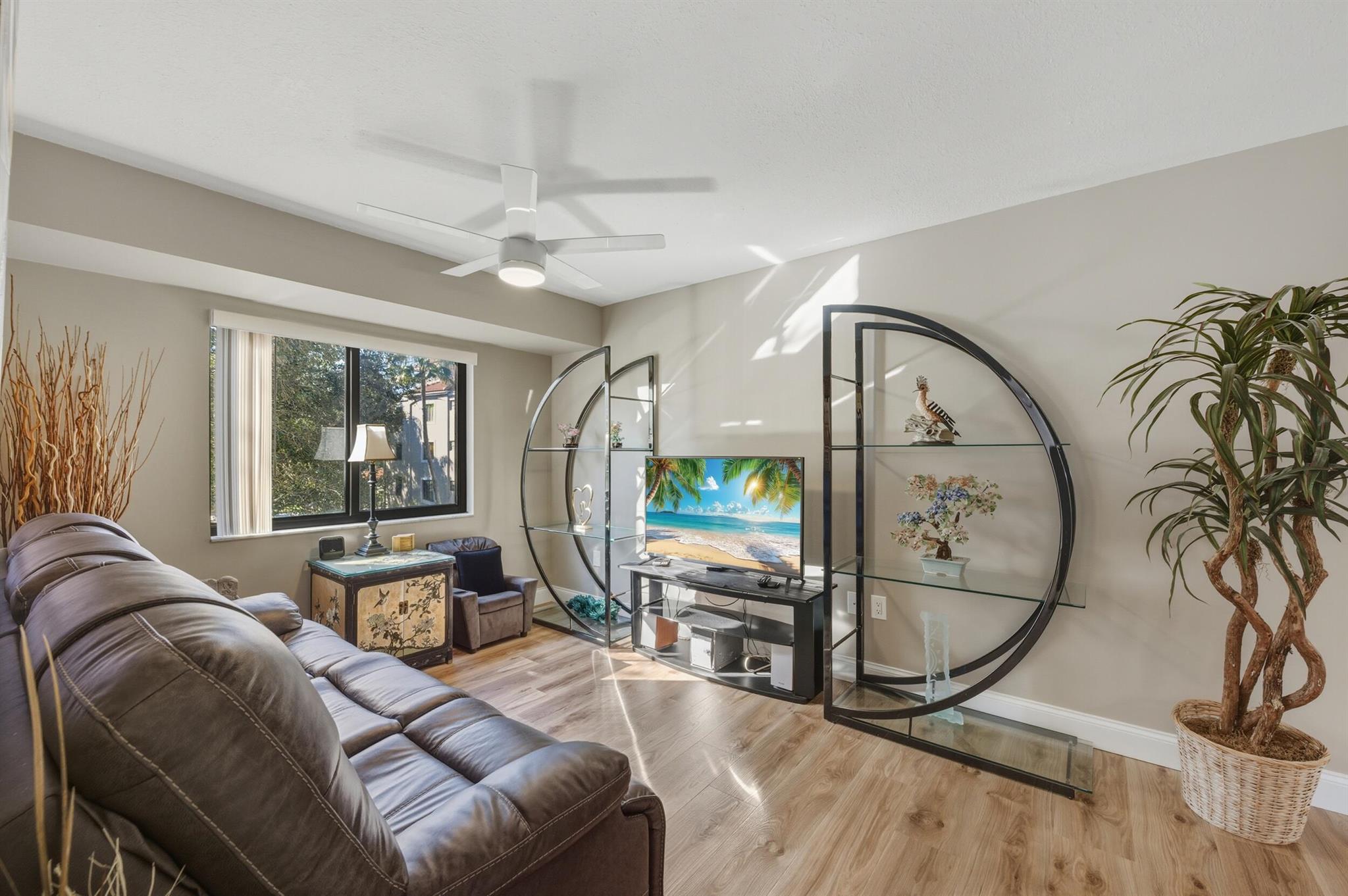 HUNTINGTON POINTE - Residential