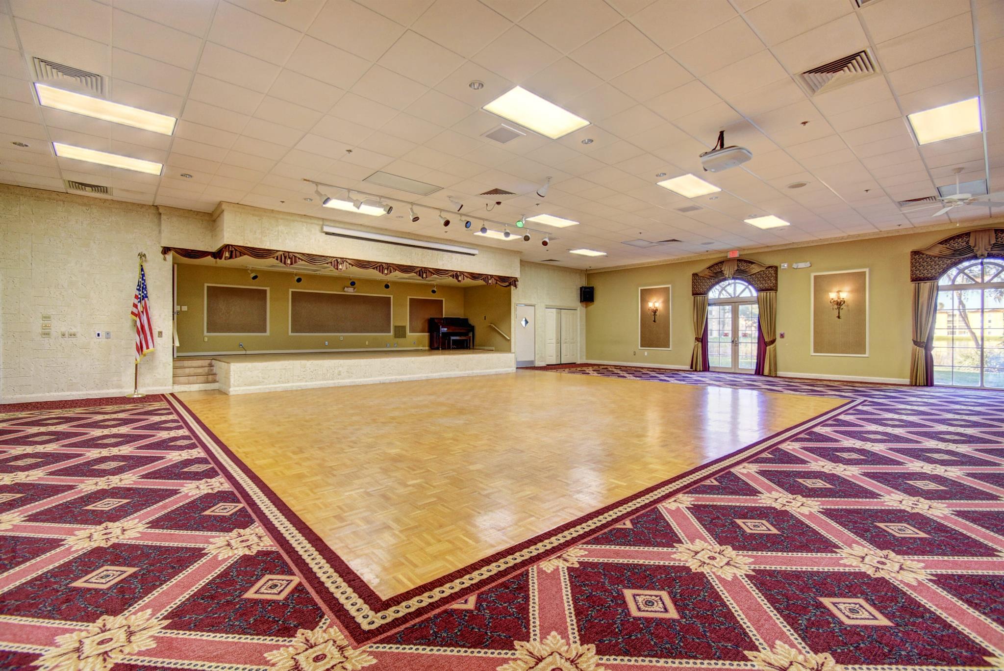 HUNTINGTON POINTE - Residential