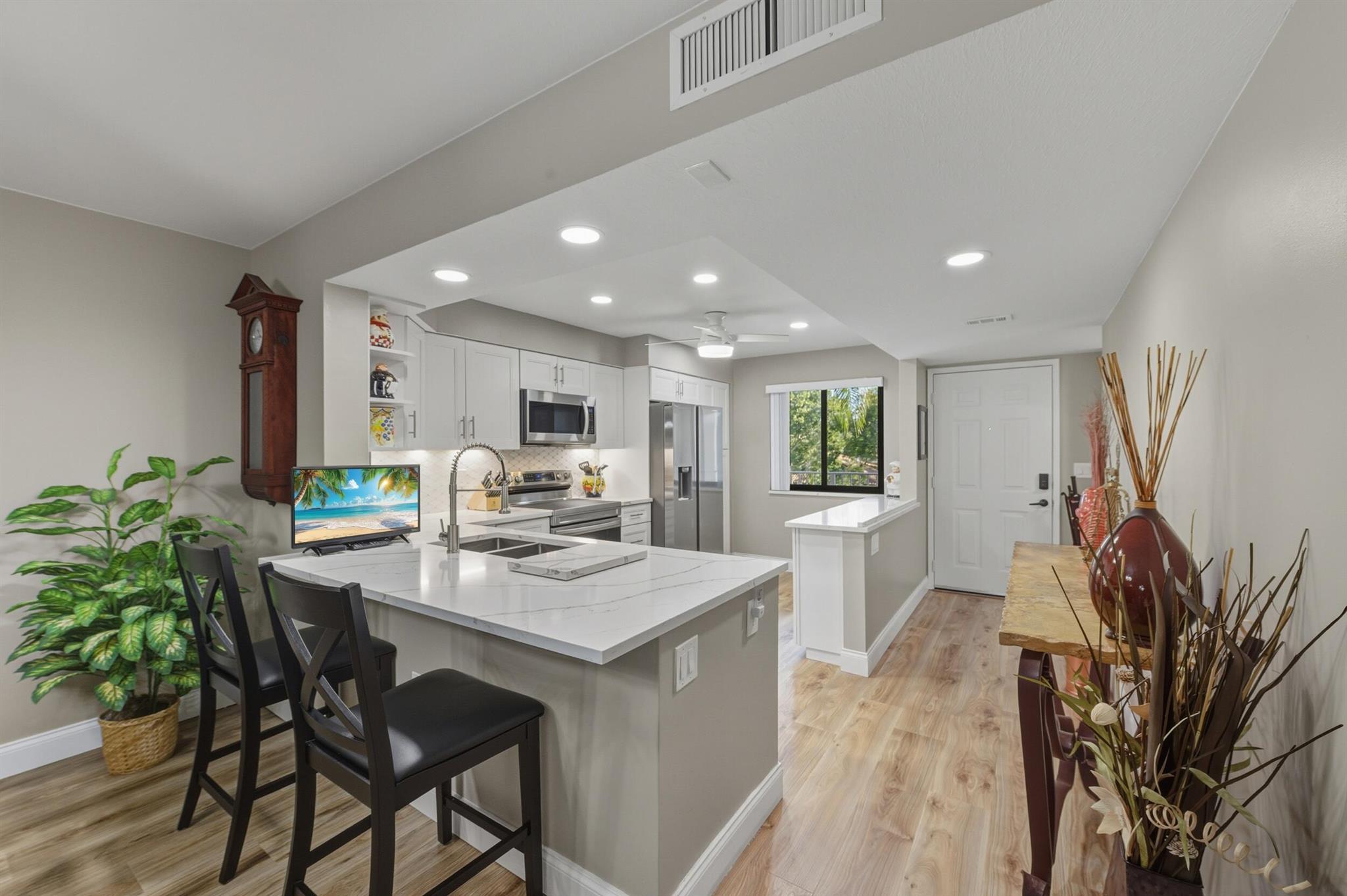 HUNTINGTON POINTE - Residential