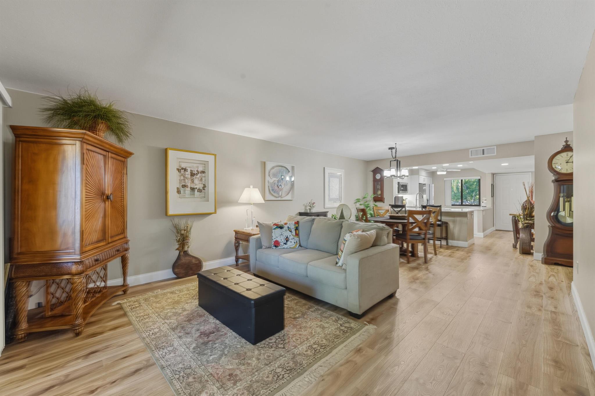 HUNTINGTON POINTE - Residential