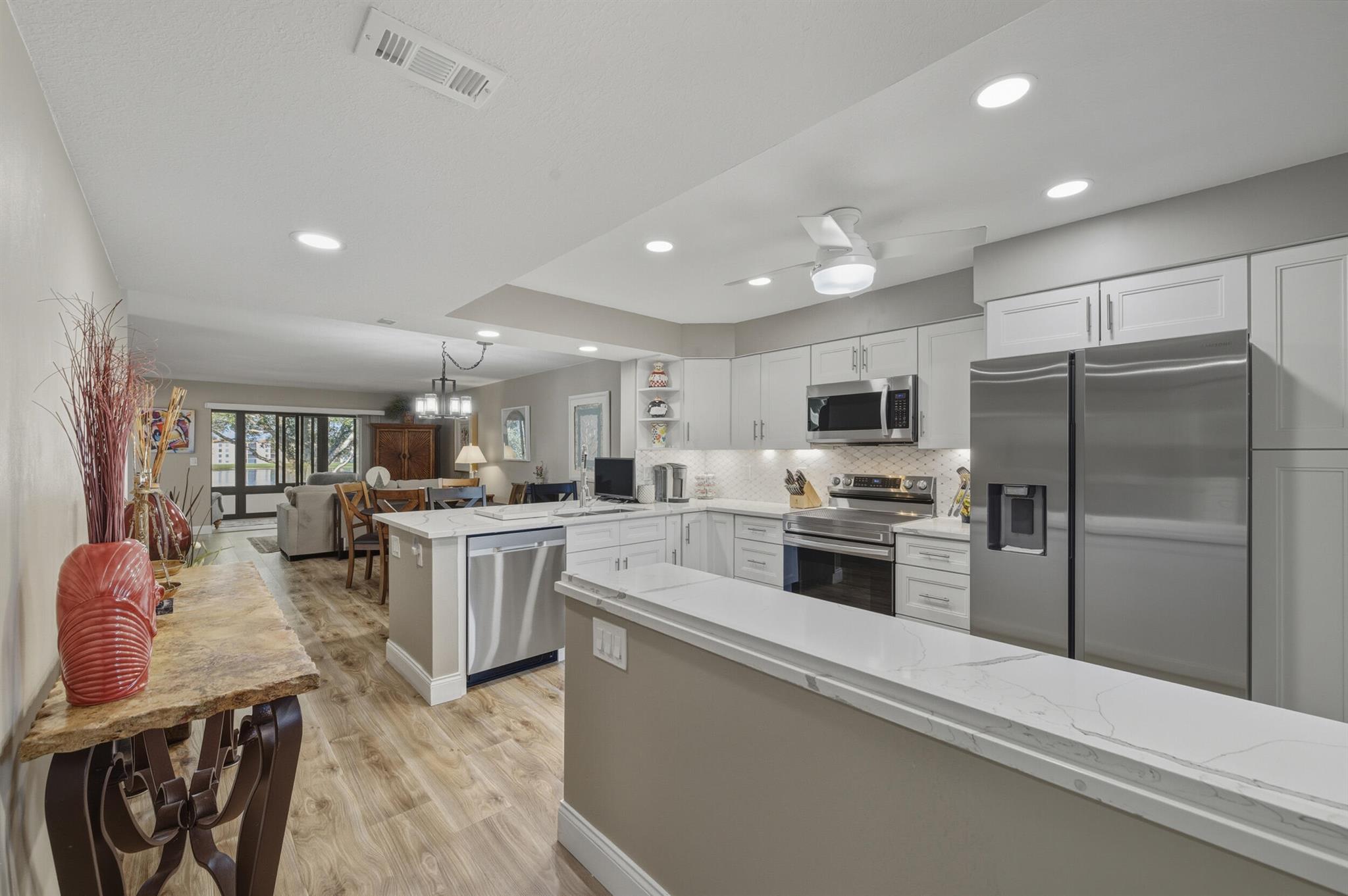 HUNTINGTON POINTE - Residential