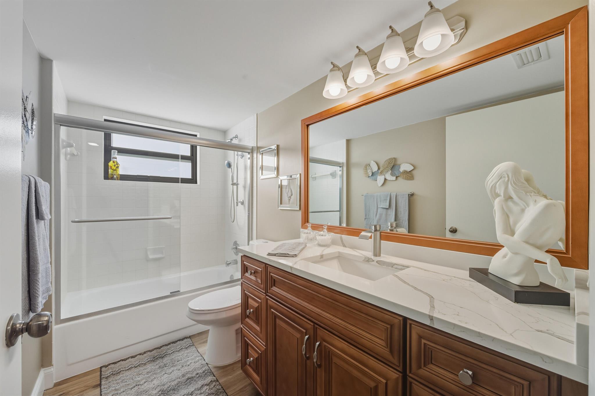 HUNTINGTON POINTE - Residential