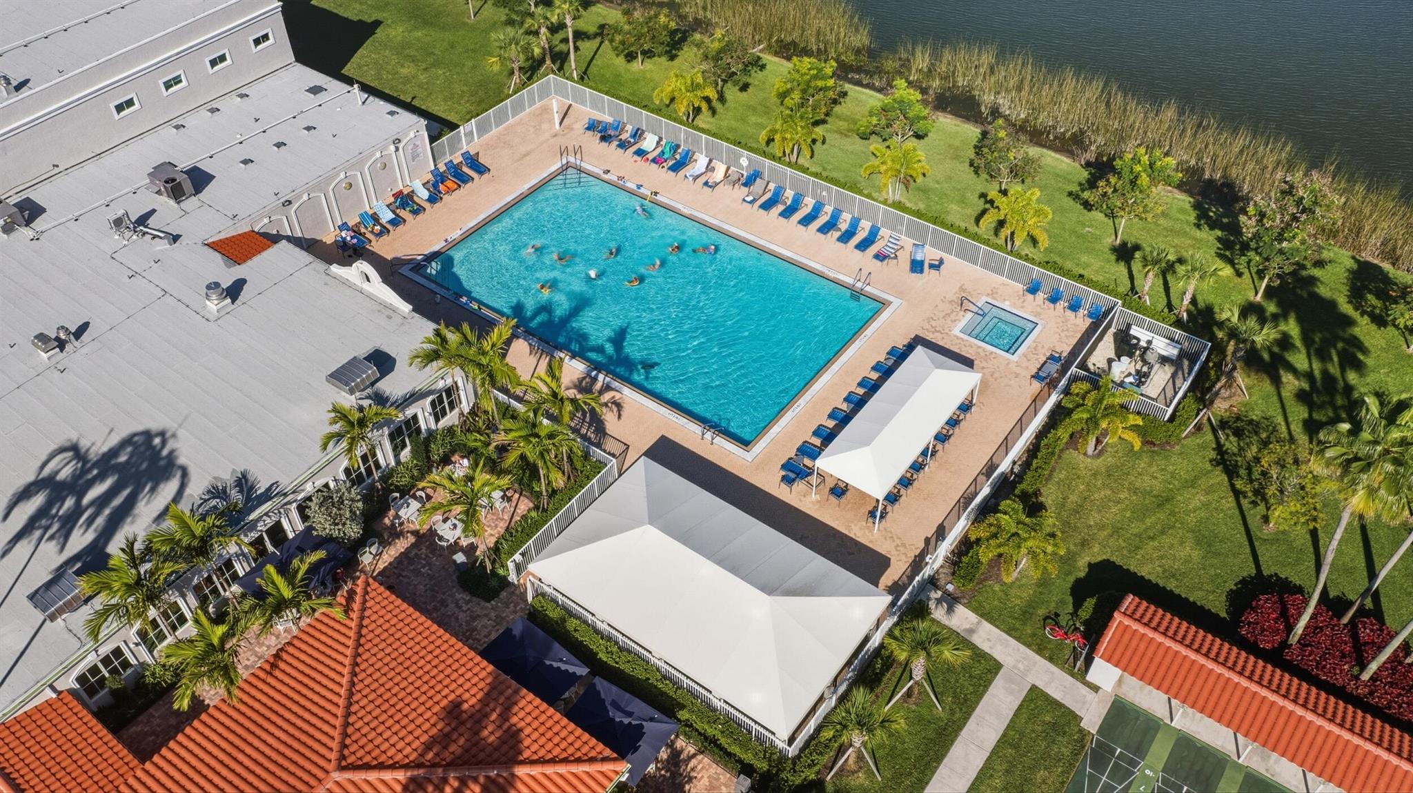 HUNTINGTON POINTE - Residential