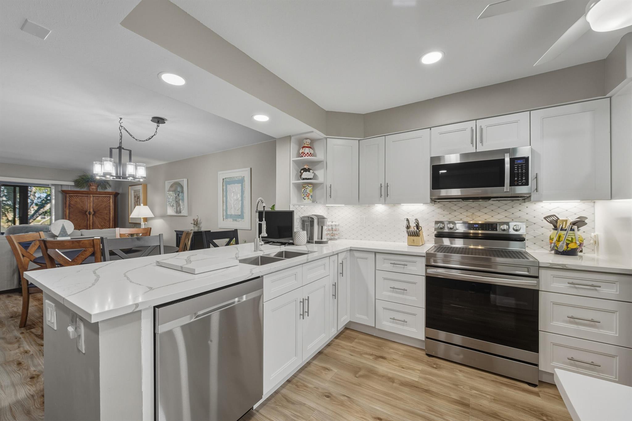 HUNTINGTON POINTE - Residential