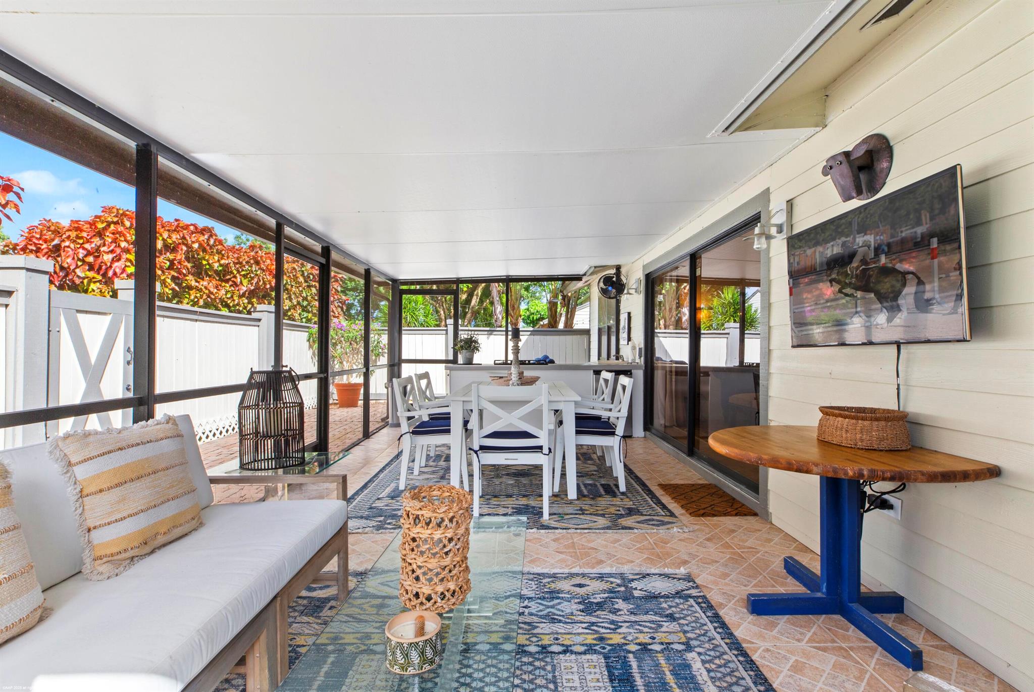 BEDFORD MEWS AT WELLINGTO - Residential Lease