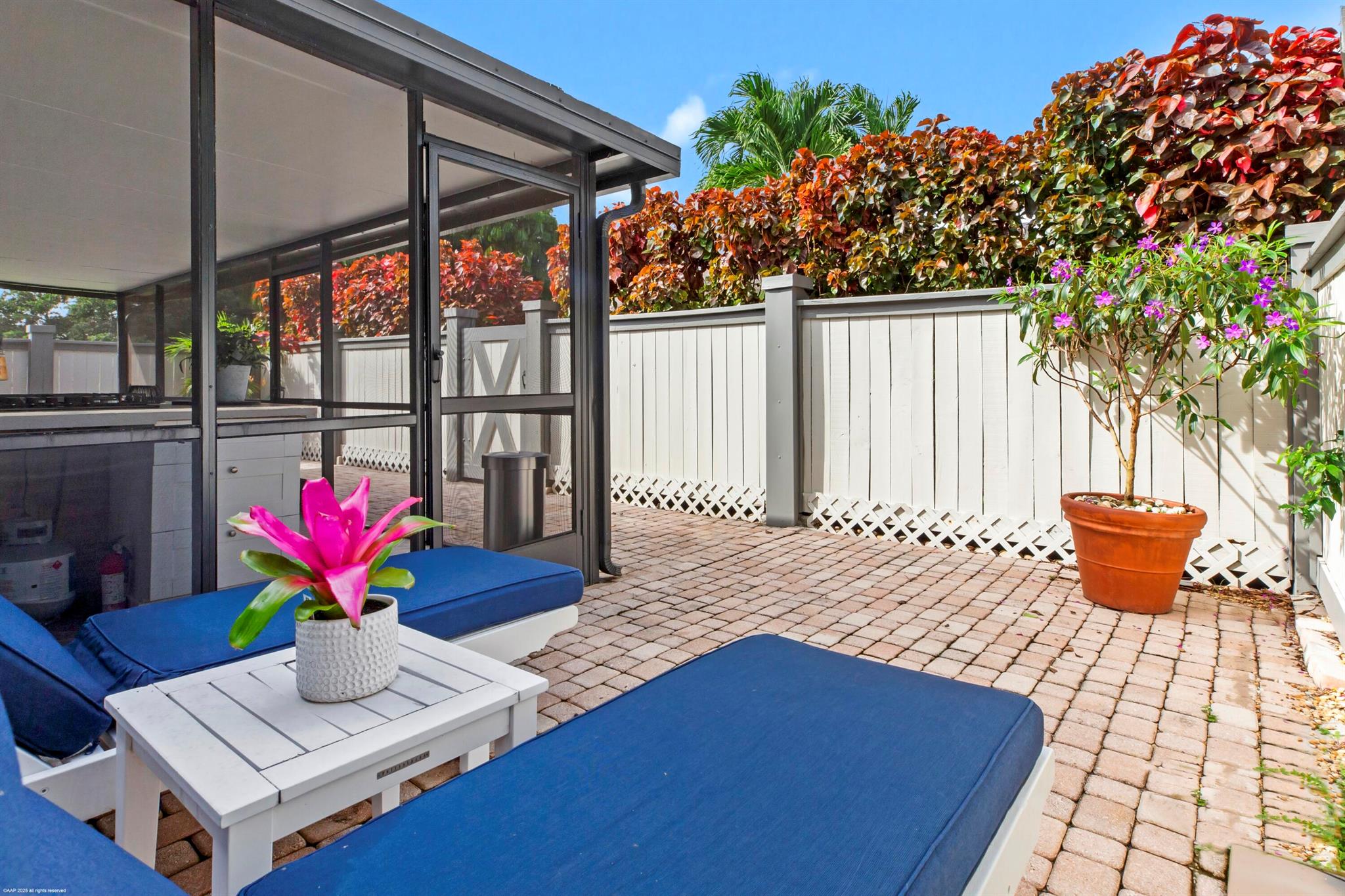 BEDFORD MEWS AT WELLINGTO - Residential Lease