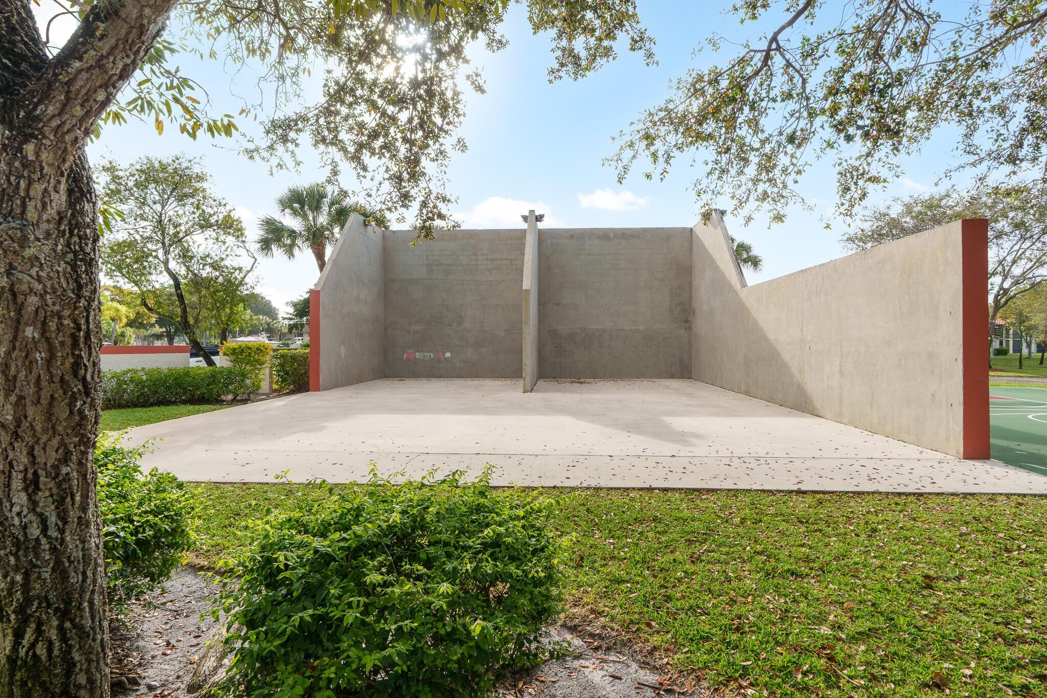 DIPLOMAT SQUARE CONDO - Residential