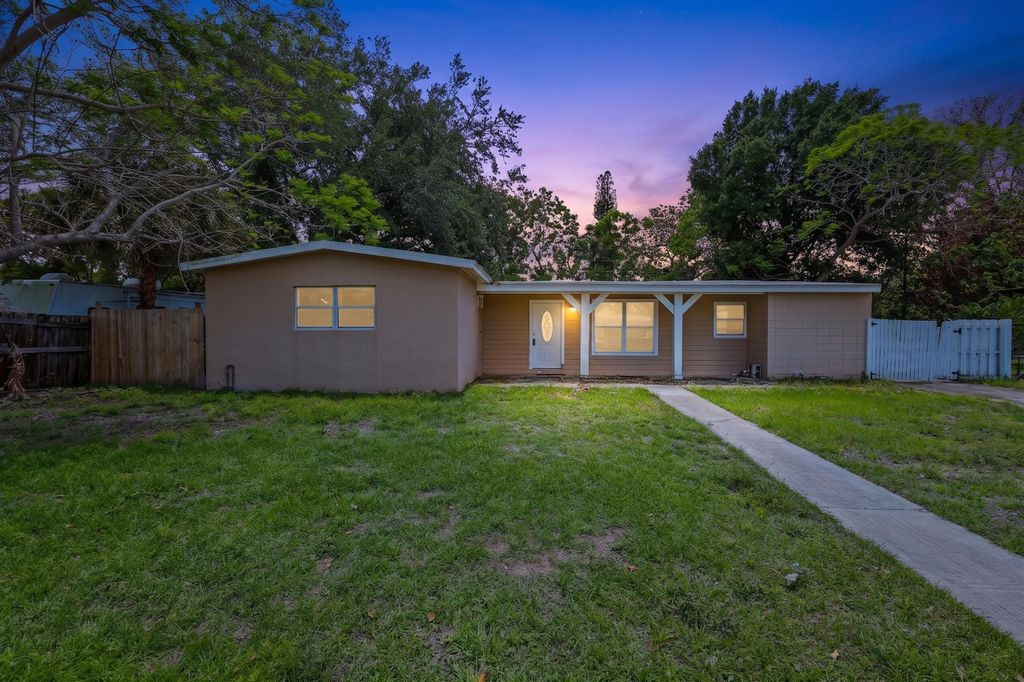 Photo of 180 SE Serenata Court, Port Saint Lucie, FL 34983 (MLS # B26019401)