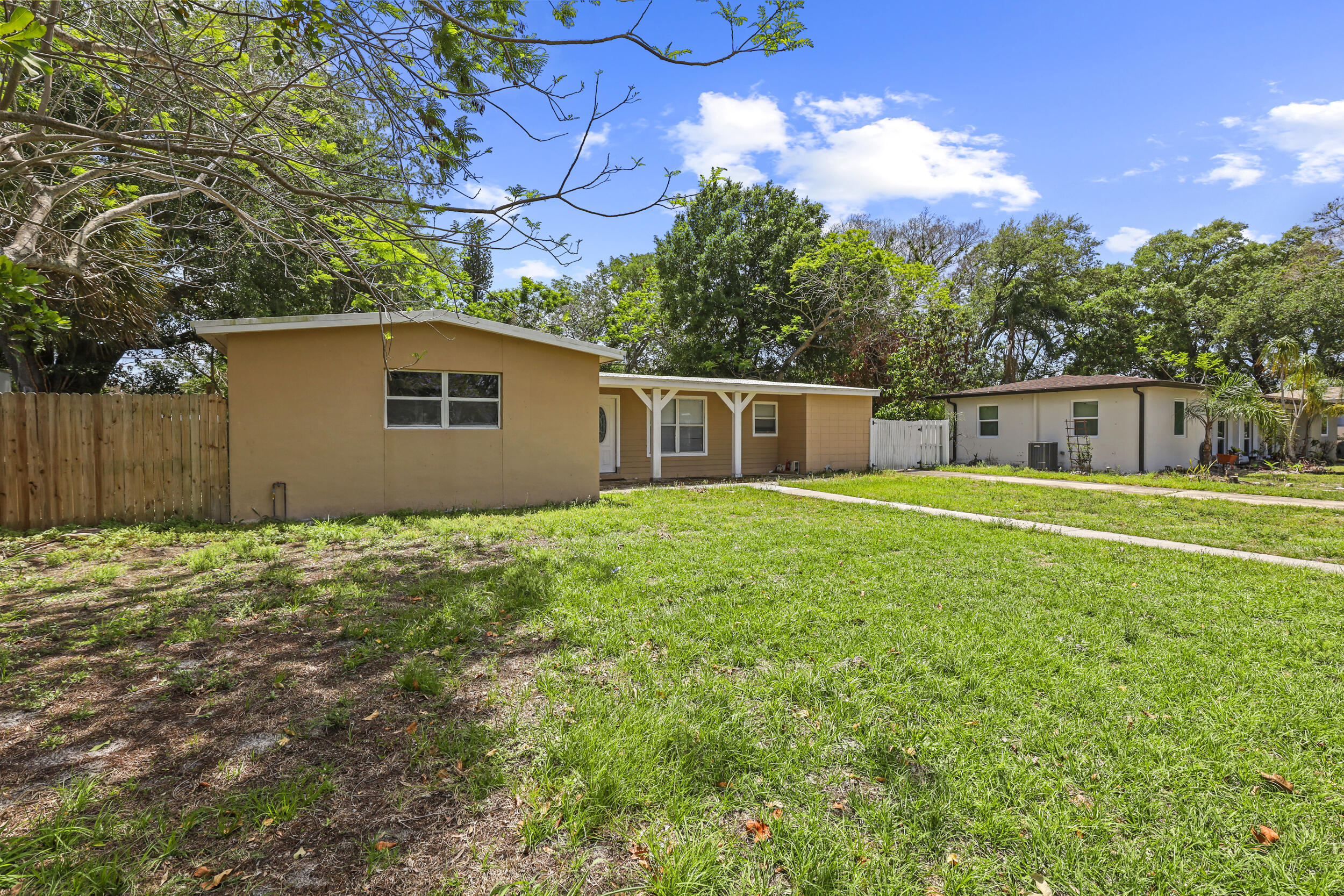 180 SE Serenata Court