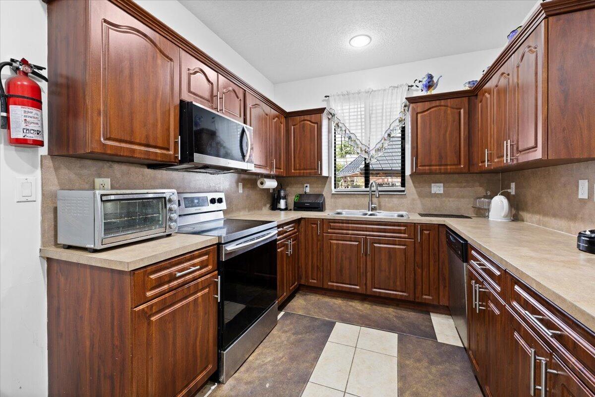 BLACK CREEK HOMES - Residential